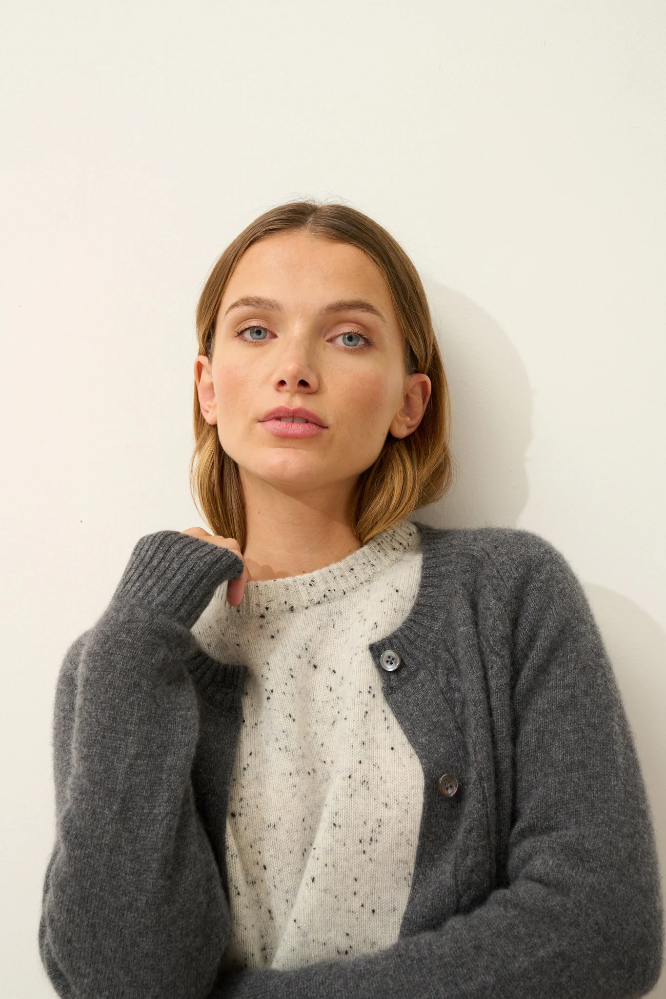 CALISTA cardigan col rond 4 fils anthracite chiné – Image 6