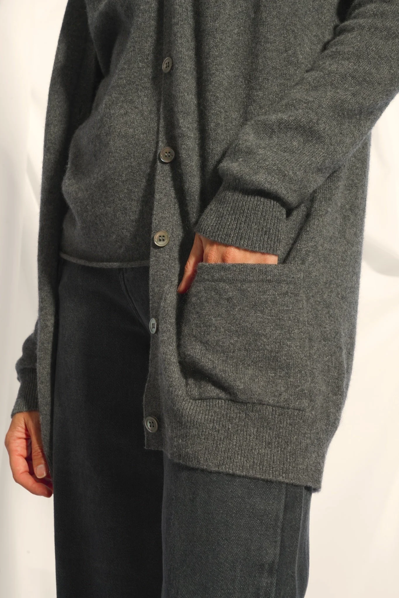 CHELSEA cardigan col v anthracite chiné – Image 3