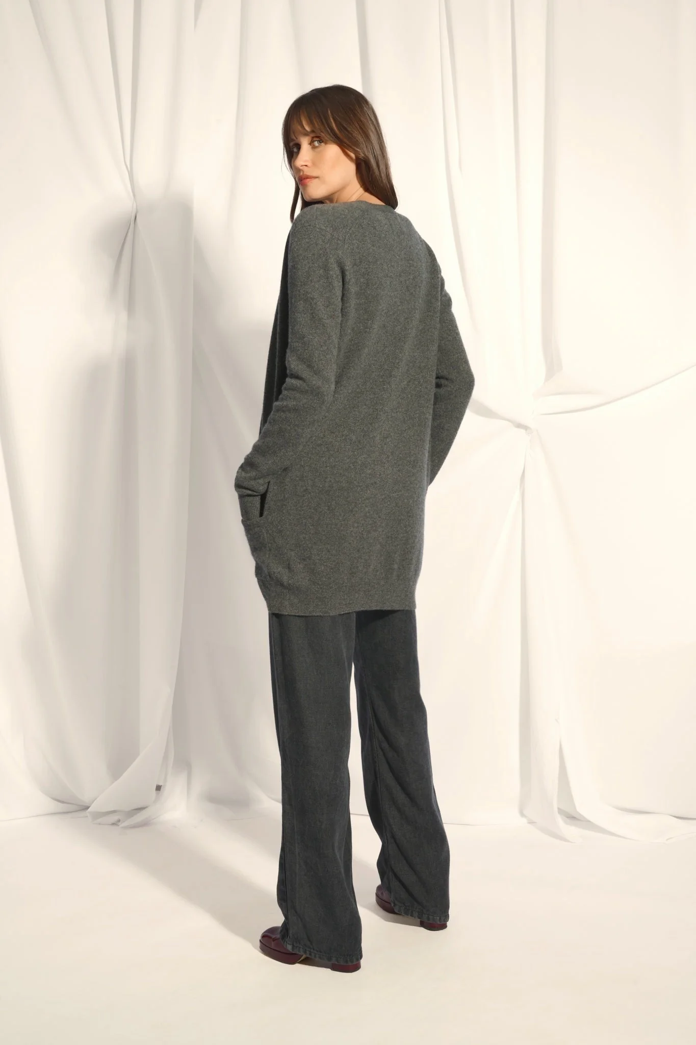 CHELSEA cardigan col v anthracite chiné – Image 5