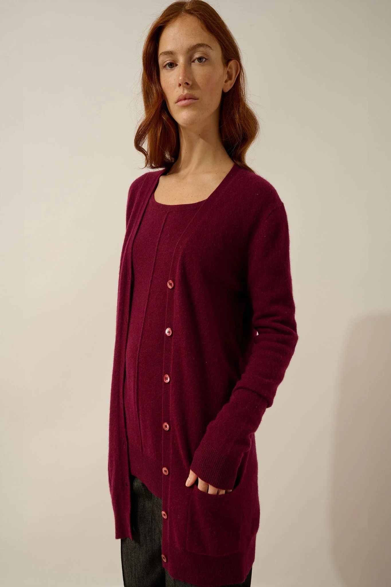 CHELSEA cardigan col v bordeaux – Image 3