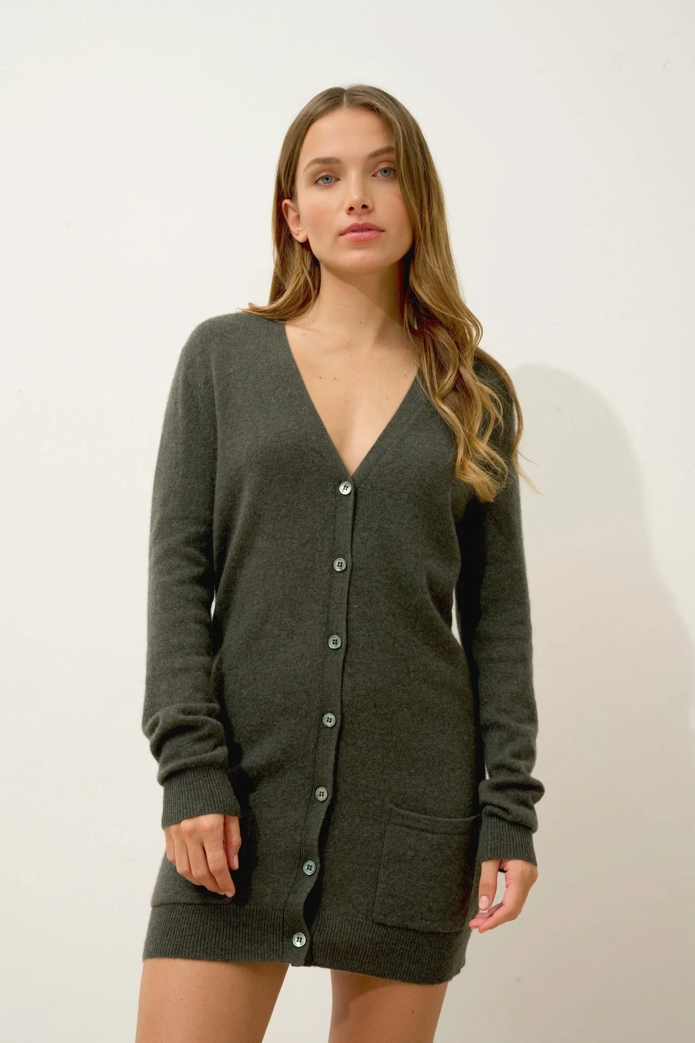 CHELSEA cardigan col v kaki chiné – Image 2