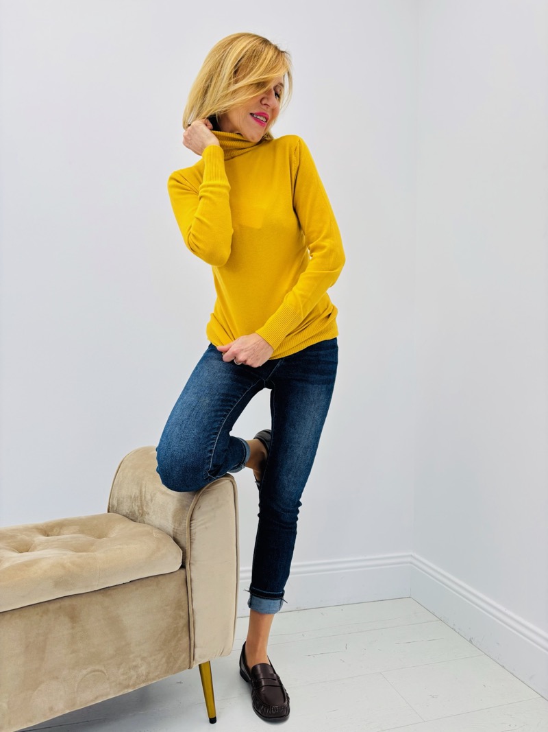 Pull col roulé essentiel en maille douce et fluide – Image 6