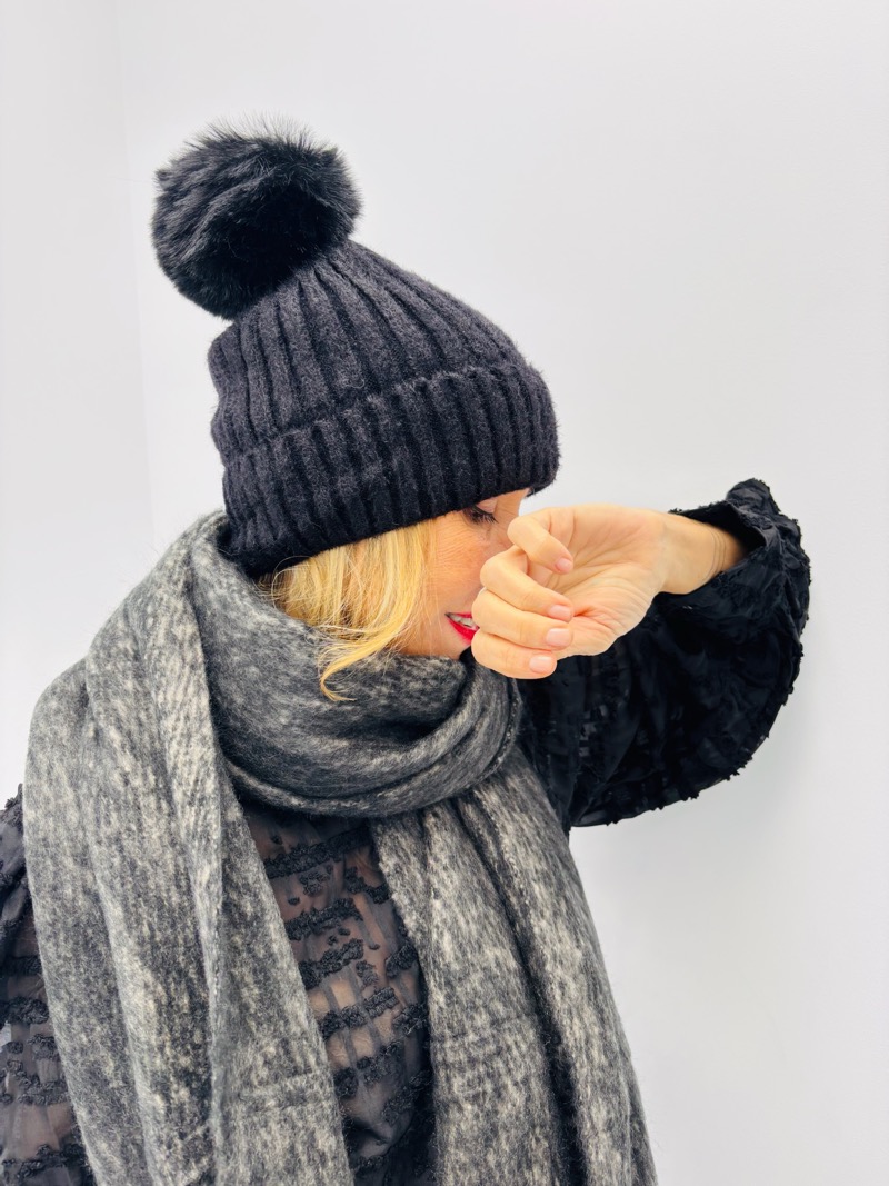 Bonnet Pompon Doux & Chaud – L’Accessoire Hivernal Indispensable – Image 5