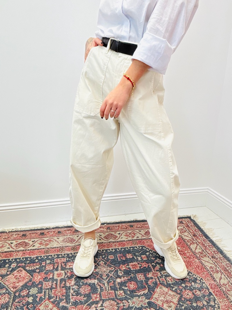 Pantalon Ceinturé À Coupe Ballon Et Esprit Casual Chic – Image 4